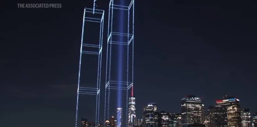 El show de drones en Nueva York que recreó las Torres Gemelas
