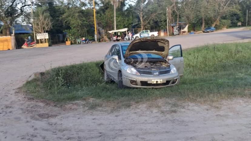 Automóvil cayó a un zanjón en el acceso a Cañada Quiroz