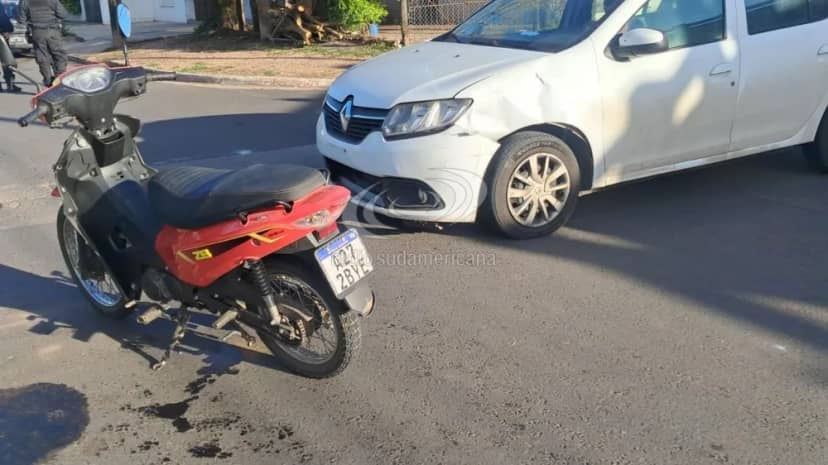 Chocaron un auto y una moto: los conductores no tenían papeles