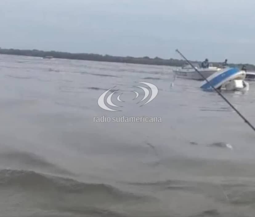 Paso de la Patria: una lancha con turistas se dio vuelta en el Paraná