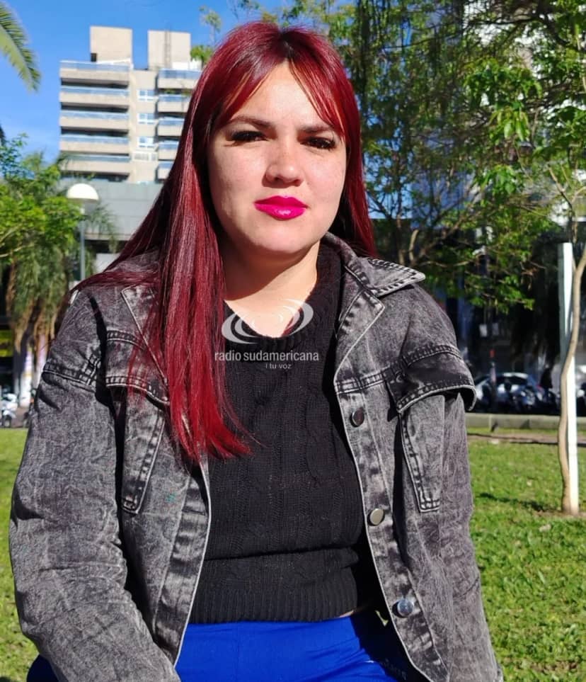 Fue apuñalada por su ex pareja y denuncia que su agresor sigue libre