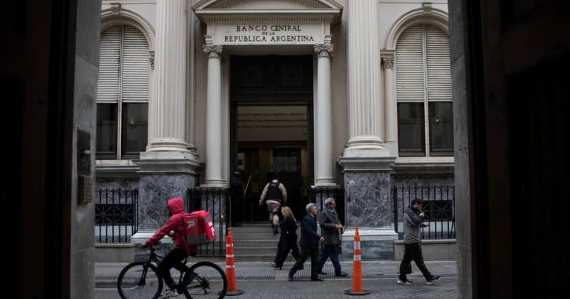 El Gobierno pagó US$ 800 millones al FMI y el BCRA terminó la jornada sin comprar reservas