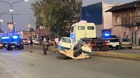 Insólito accidente en Rosario: iban al cine y los chocó una lancha en plena avenida