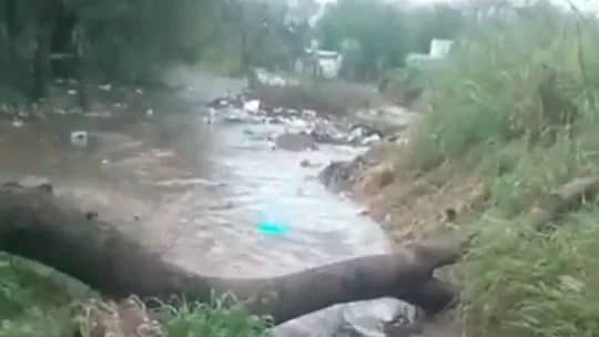 Lluvia en Córdoba: un macrobasural y calles tapadas con tierra inundaron casas en Argüello Norte
