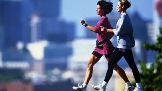 Moverse más, dormir mejor y comer sano: ¿cuáles son las pequeñas decisiones que protegen nuestro corazón?