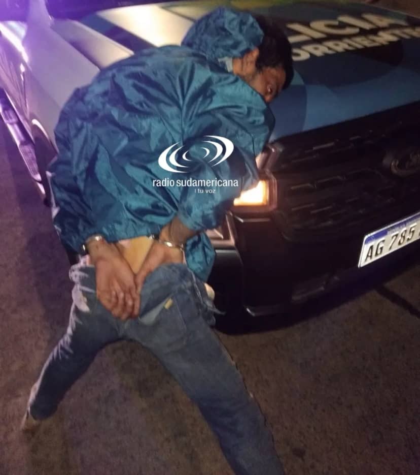 Escuchó ruidos en la calle y un ladrón había ingresado a su camioneta