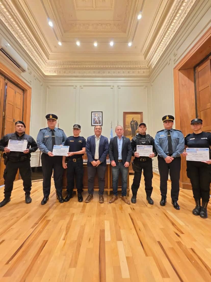 Reconocieron a los policías que salvaron la vida de un bebé