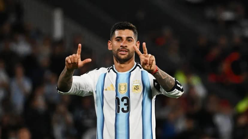 La emotiva noche de Cuti Romero: capitán en su tierra, el orgullo de su mamá y la premonición del tío - TyC Sports