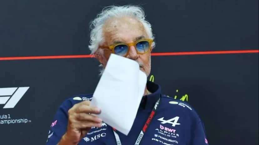 Desopilante jugada de Briatore: engañó a todos los periodistas de la F1 con una hoja en blanco - TyC Sports