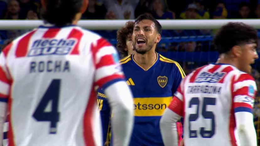 Esta tarjeta es para usted: Paredes, amonestado en el primer tiempo ante Unión
