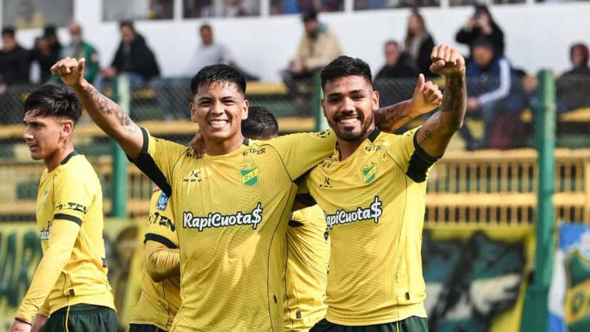 Show en Varela: Defensa y Justicia le convirtió 3 goles a San Lorenzo en el primer tiempo
