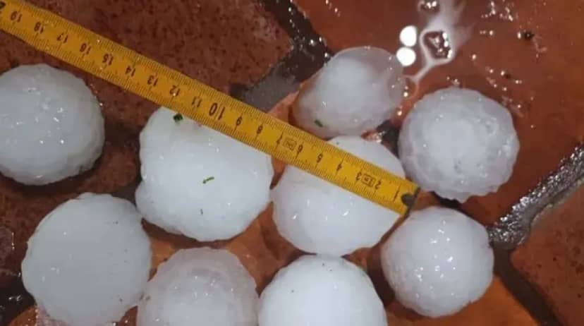 Fuerte temporal en Paraguay: cayó granizo de gran tamaño y provocó destrozos