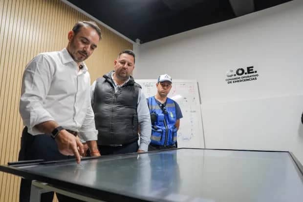 Valdés supervisó el funcionamiento del Comando Operativo de Emergencias