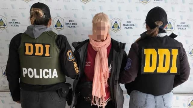 Contrató a una tarotista para hacerle un gualicho a su nuera y terminó extorsionada