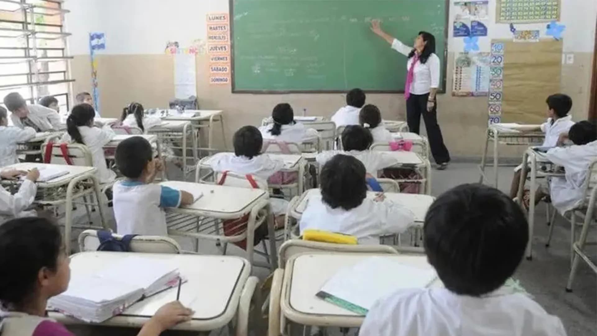 Policías y maestros con changas: la caída de recursos dispara conflictos sociales en las provincias