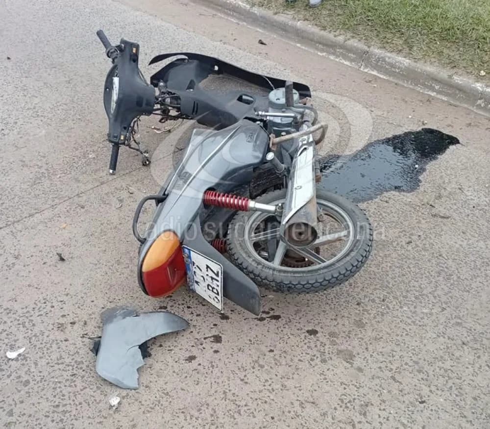 Motociclista murió tras chocar de lleno contra un poste de alumbrado