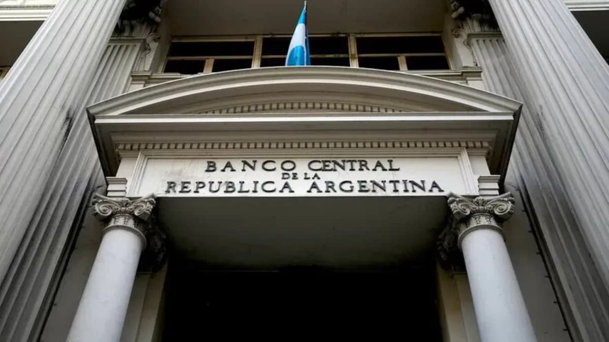 El Tesoro le canjea bonos al BCRA y adquiere mayor poder de fuego para intervenir en el mercado