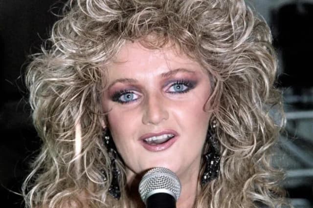 Murió Bonnie Tyler, cantante que lideró los rankings con Eclipse total del corazón
