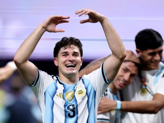 Va con todo por Julián Álvarez: el Barcelona pidió un crédito para afrontar su compra