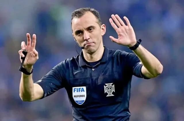 Quién es el polémico árbitro portugués designado para Argentina vs Suiza