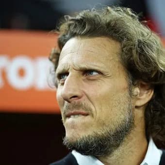 Bombazo en Uruguay: Forlán reemplaza a Bielsa y es el nuevo DT de la selección