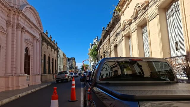 Así va quedando el ordenamiento del cableado aéreo en la Capital