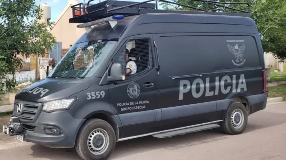 Encontró una granada mientras ordenaba la habitación de su hijo