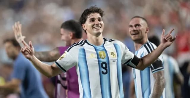 A dos días de la final del Mundial, el Atlético de Madrid confirmó que no venderá a Julián Álvarez