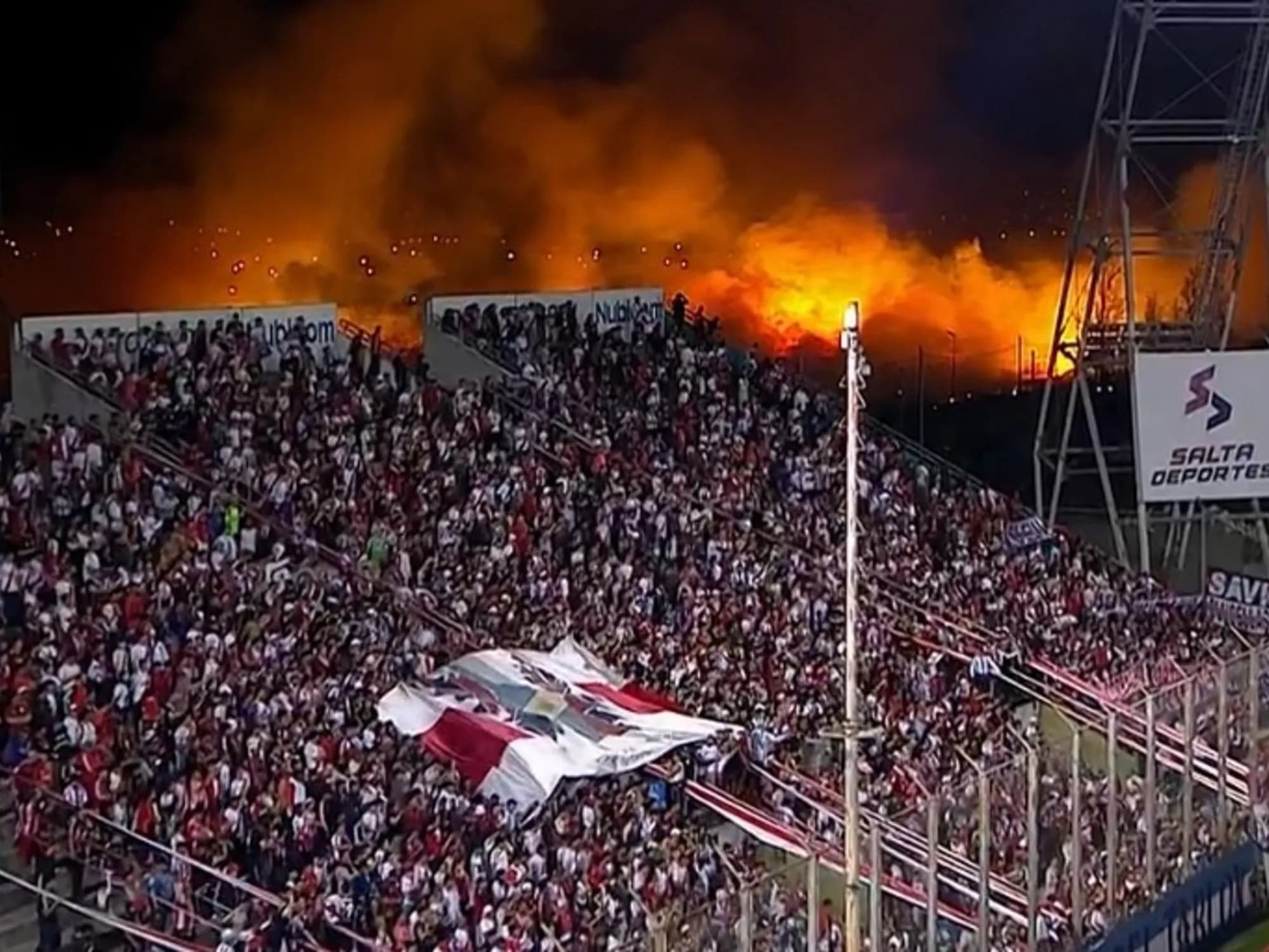 Tremendo: gran incendio a metros de River-Aldosivi