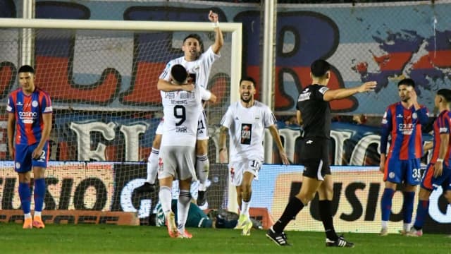 Riestra eliminó a San Lorenzo en los penales y avanzó en la Copa Argentina