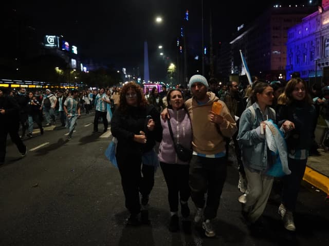 Fuertes incidentes en el Obelisco después de la final perdida por Argentina
