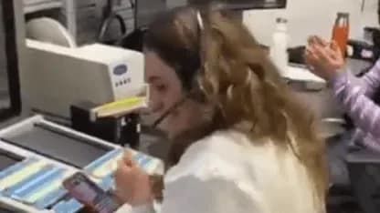 El emocionante video desde la torre de control que le dio la bienvenida a la Selección Argentina al país - TyC Sports