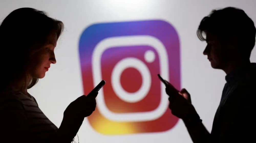 Francia prohíbe el acceso a las redes sociales a los menores de 15 años