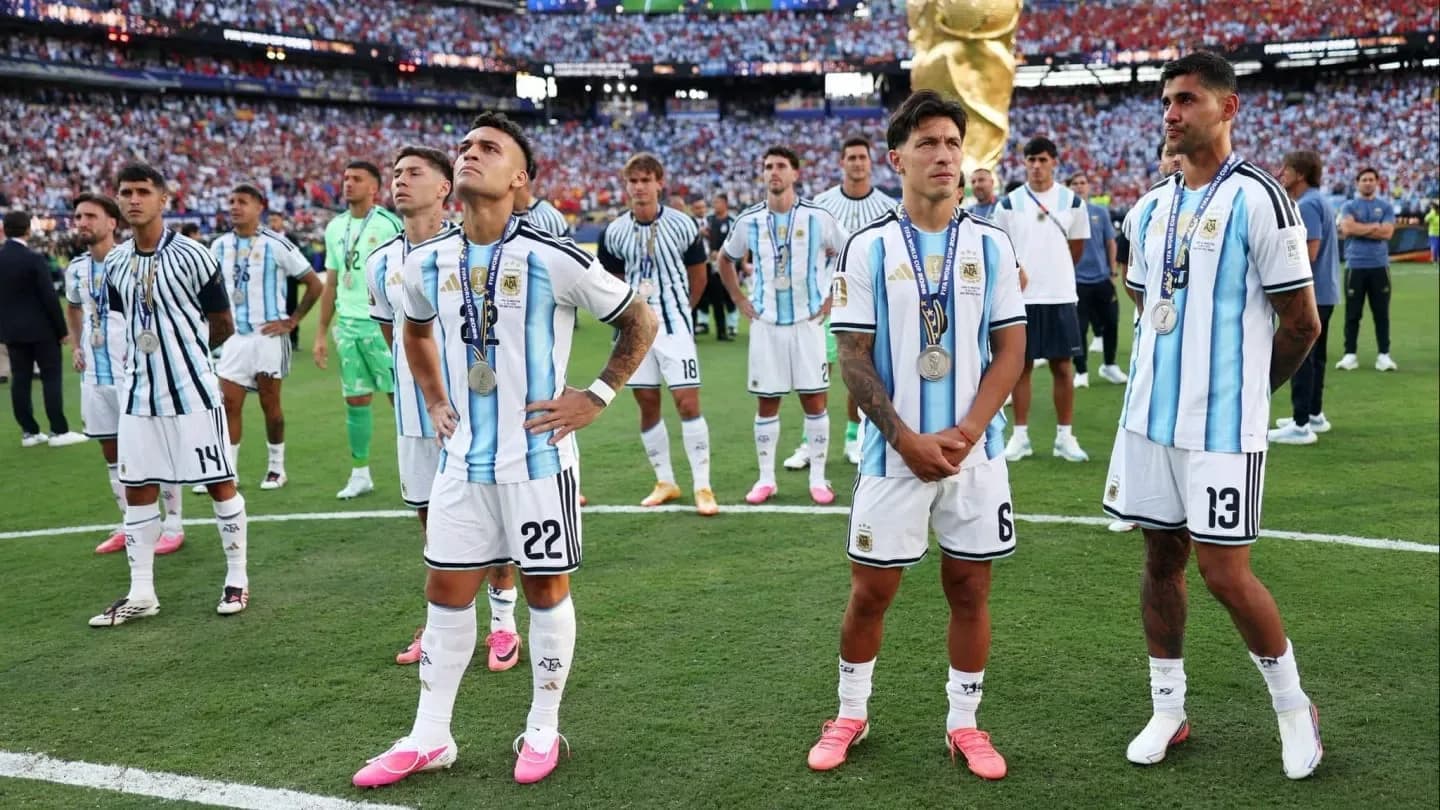 Los estúpidos que estupidizan y la era de la mentira - TyC Sports