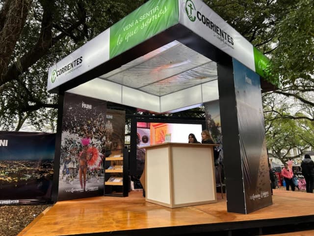 Corrientes promociona su oferta turística en la Bienal de las Esculturas