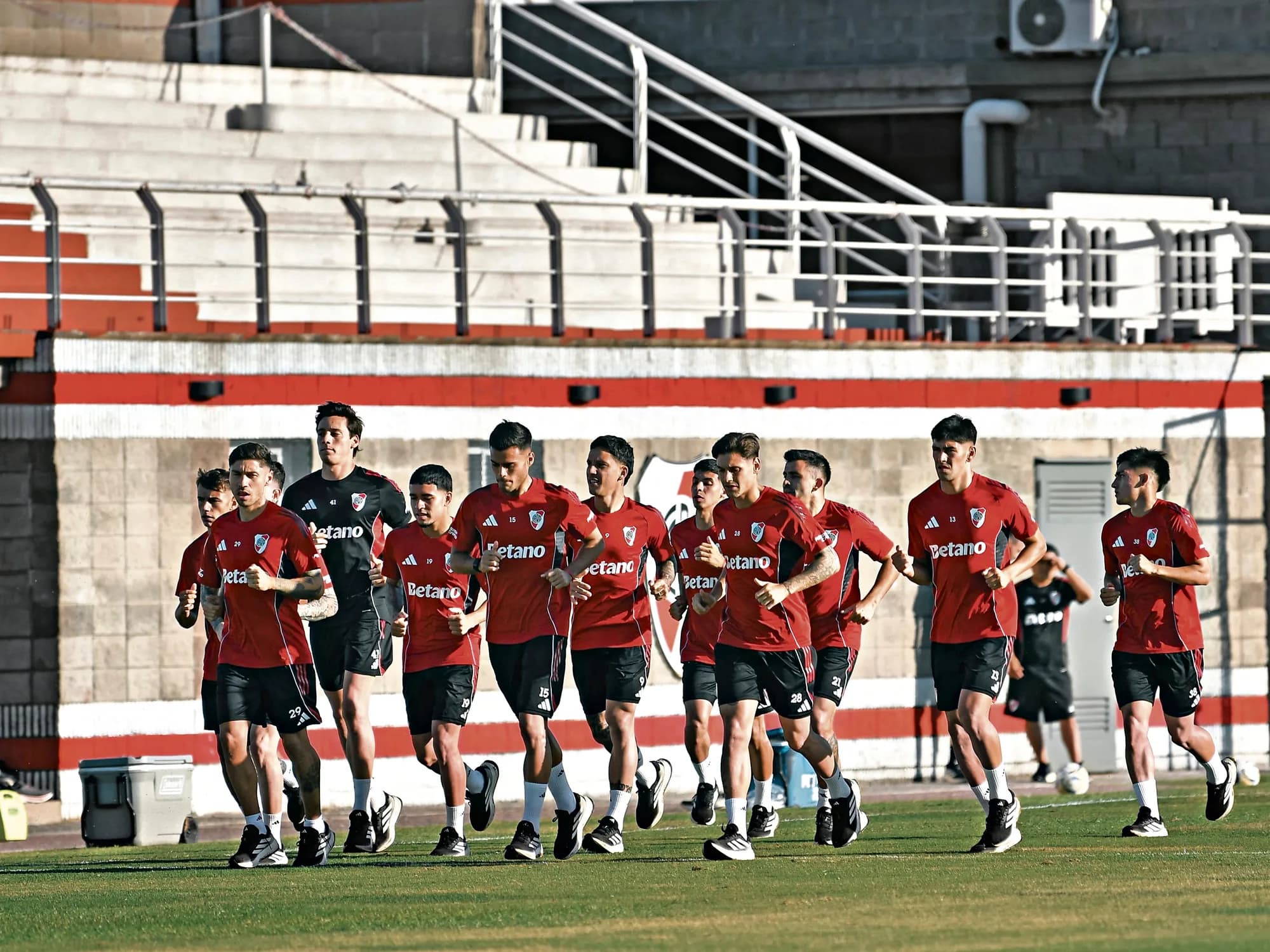 El joven borrado de River que sumó un fuerte interesado de la MLS