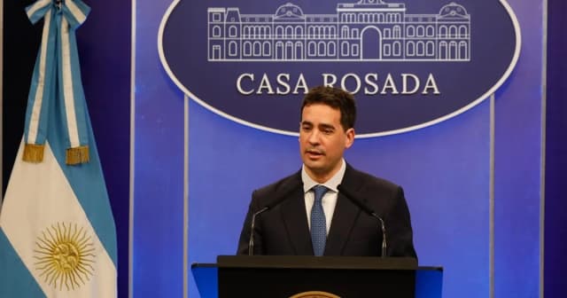 El vocero presidencial habló del dólar: "Que llegue a $ 1.800 en los próximos meses es una posibilidad"