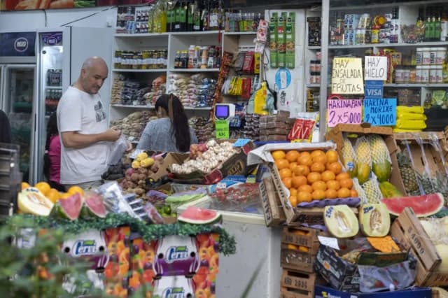 La Argentina de las dos velocidades: cuando el Excel festeja y la fábrica apaga la luz