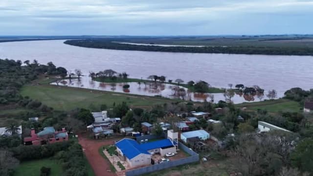 Cerraron la costanera de Santo Tomé por la crecida del Río Uruguay