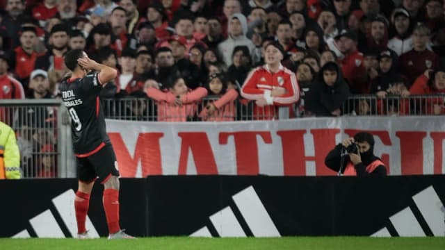 Morales aprovechó una desatención del fondo y marcó su gol para Barracas vs. River