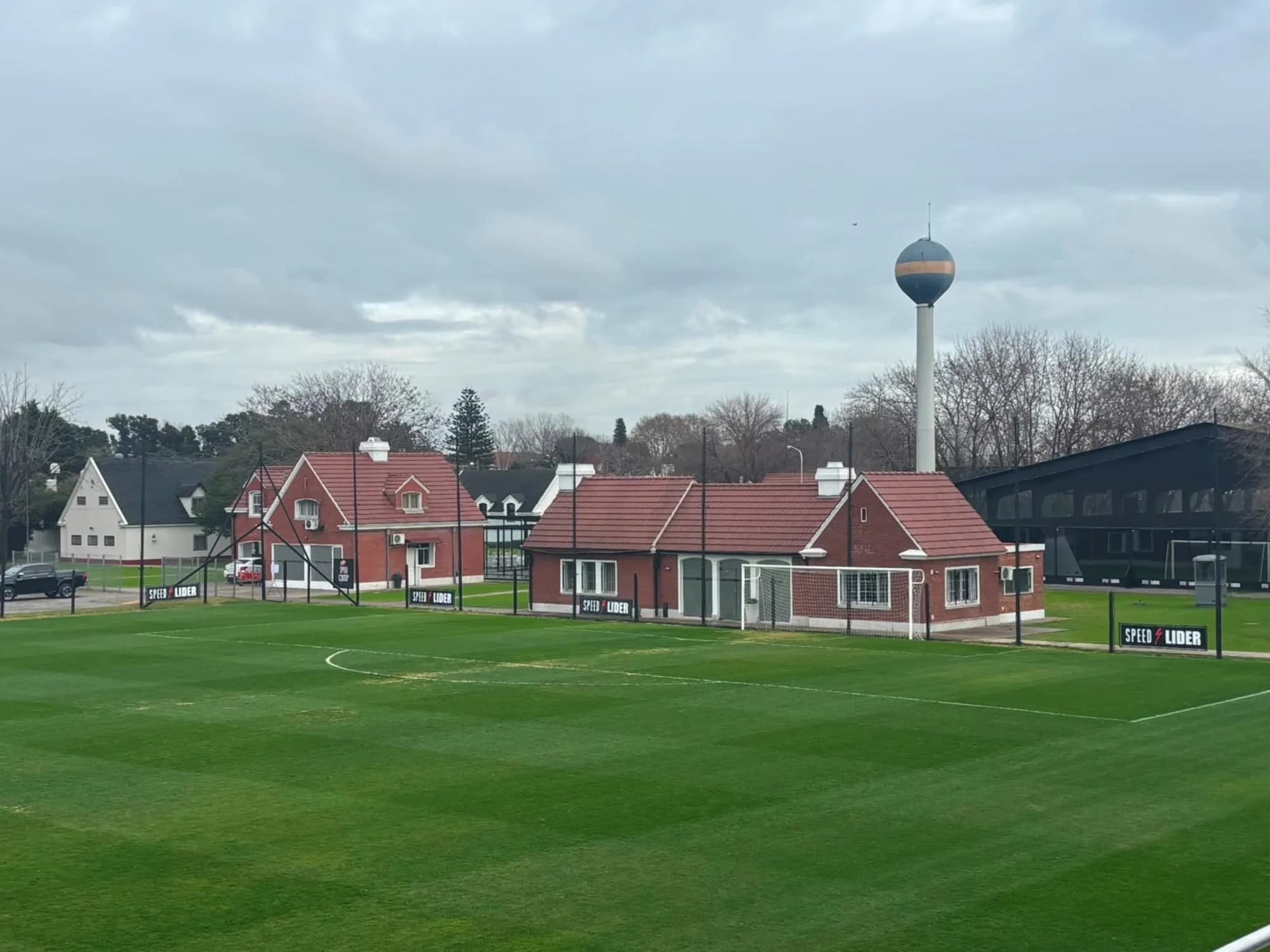 El templo de Boca que hoy alberga a su rival en el Clausura