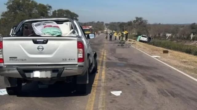Dos muertos y cuatro heridos en un brutal choque entre un auto y una camioneta en Córdoba