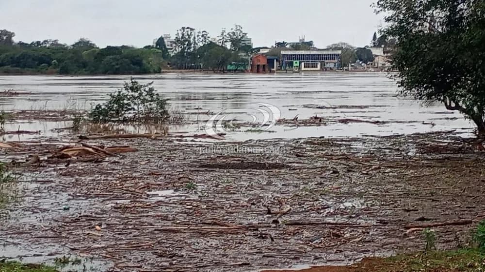 Cerraron el paso internacional  Alvear - Itaquí por la crecida del río