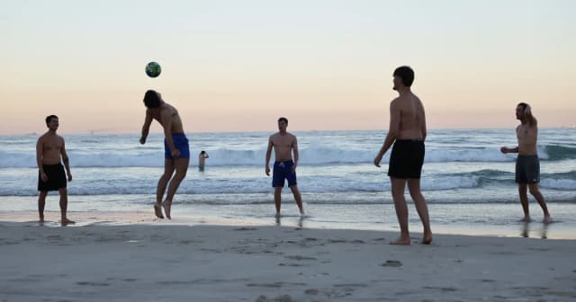 Pese al Mundial en junio cayó 22% la salida de argentinos por turismo
