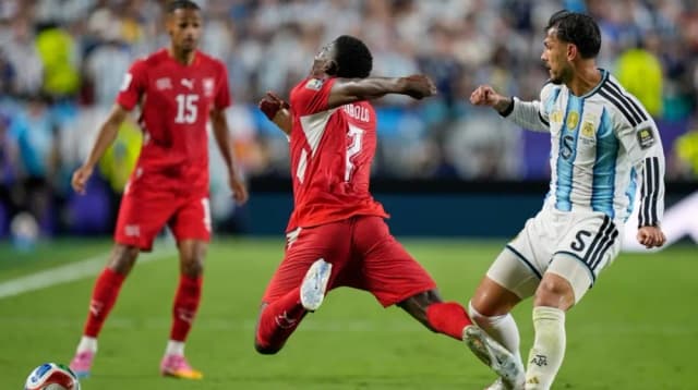 Reconocen error del VAR en el partido entre Argentina y Suiza