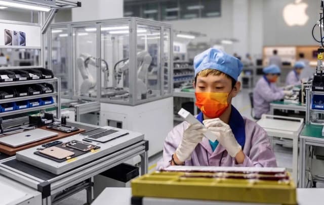 Samsung va a poner sus fábricas de DRAM a toda potencia con un claro objetivo: que Apple no se vaya con los chinos