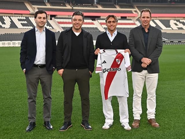 Lo presentaron con Gallardo, tenía una cláusula de 100 millones y no jugó ni un minuto: el insólito paso de Alex Woiski en River