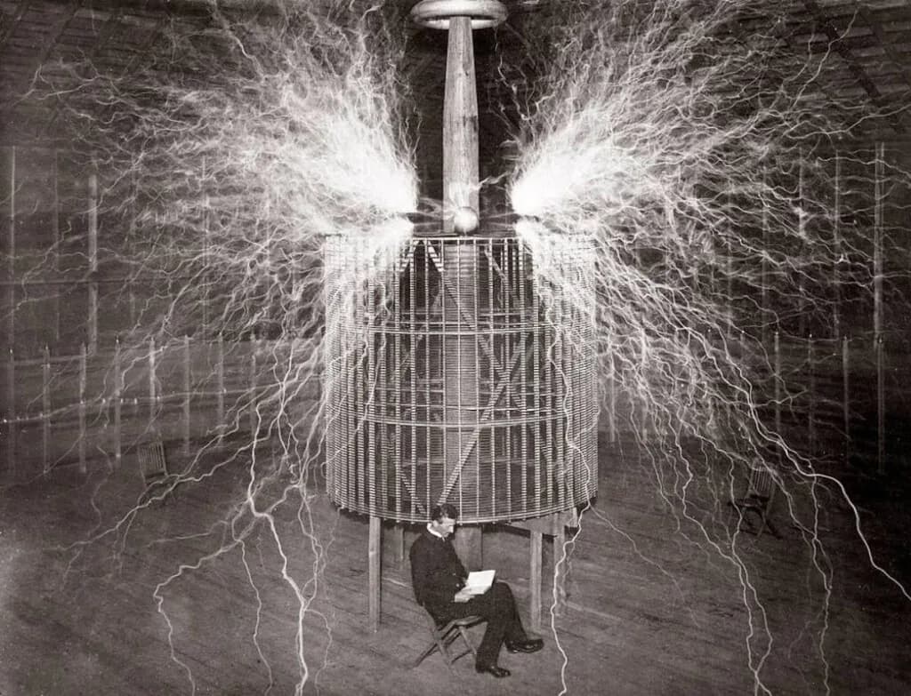 Lo primero que hizo Nikola Tesla tras inventar el "Rayo de la Muerte" fue simple: intentar venderla por 30 millones