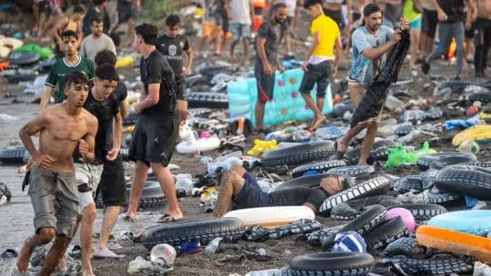 Al menos 27 muertos y desborde total en Ceuta: Pedro Sánchez acusó a "mafias que trafican con seres humanos"