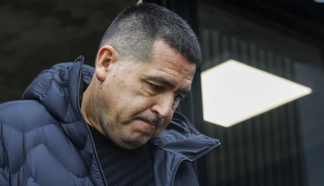 Riquelme, lapidario con el equipo tras clasificar: “No te pueden hacer un gol de lateral”